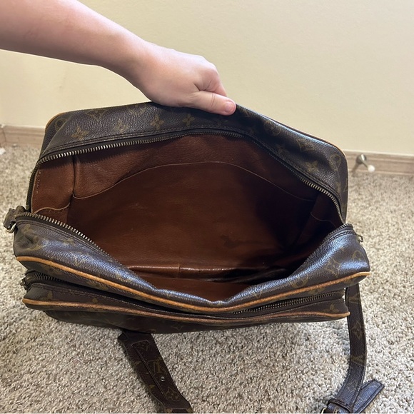 Vintage Louis Vuitton Brown Messenger Bag Monogram Design Coated Canvas Leather - Picture 6 of 16